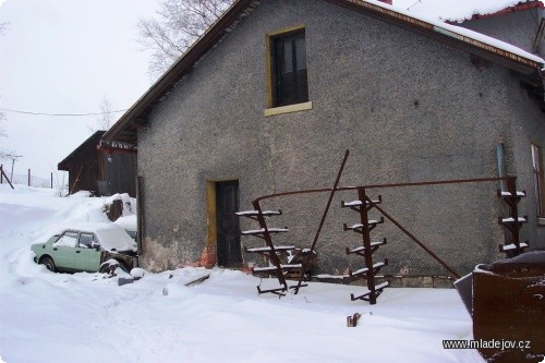 Fotografie A na tomto místě před občerstvením vznikne venkovní posezení
