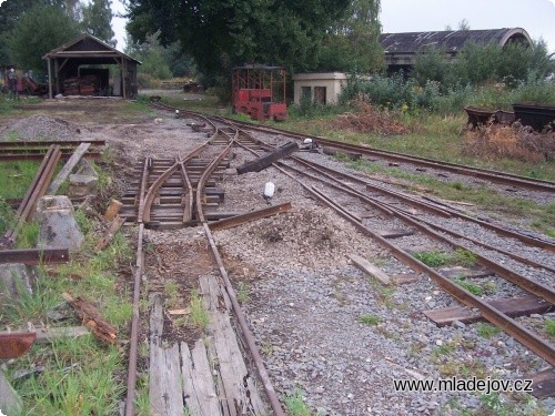 Fotografie Do bývalé výtopny se opět po letech navádějí koleje
