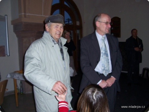 Fotografie Vernisáži byl přítomen i starosta Moravské Třebové RNDr. Josef Ošťádal, na fotce vpravo vedle předsedy Průmyslového muzea p. Doležela.
