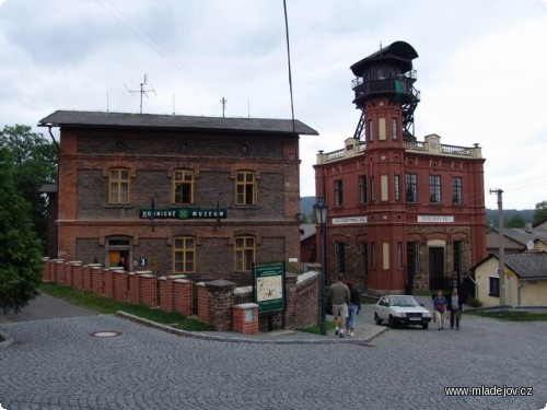 Fotografie Část muzea rozmístěného po celých Březových Horách se nachází na Ševčinské šachtě, jejíž budovy jsou krásným příkladem vydařené industriální architektury.
