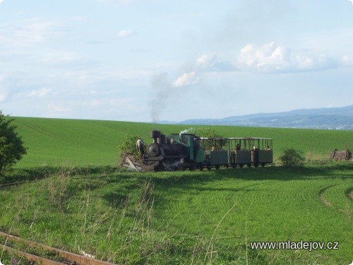 Fotografie V pátek pozdě odpoledne vyjela opravená parní lokomotiva letos poprvé na trať.
