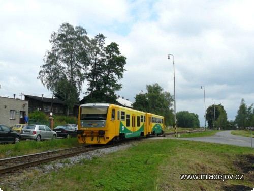Fotografie Návštěvníci muzea měli možnost využít zvláštních vlakových spojení motorovou jednotkou Regionova, vypravenou díky spolupráci muzea, Českých drah a. s. a Pardubického kraje

