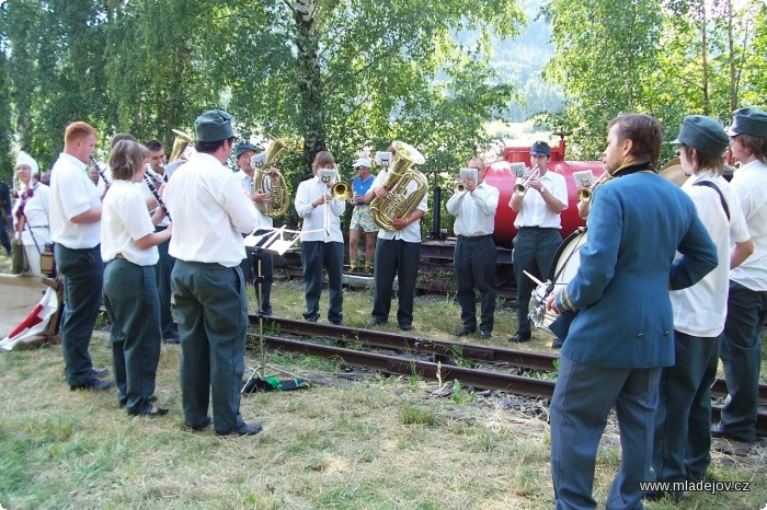 Fotografie Řízná vojenská hudba se rozléhala široko daleko
