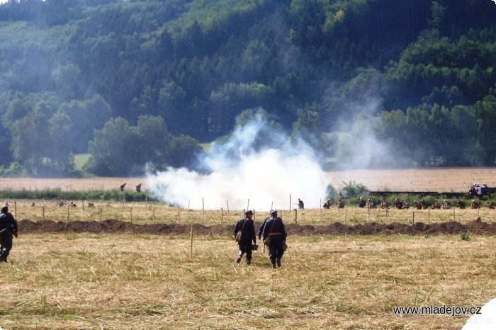 Fotografie Rusové prudkým atakem vyhnali Rakušany z&nbsp;obranných zákopů
