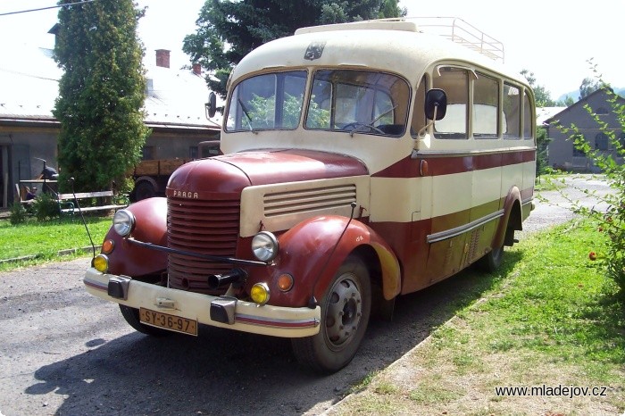Fotografie V příštím roce u&nbsp;nás opět uvidíte historický autobus Praga RND z&nbsp;roku 1946