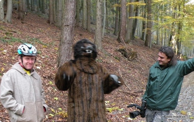 Fotografie Po cestě z&nbsp;Mladějova jsme potkali dealera mědvědího česneku