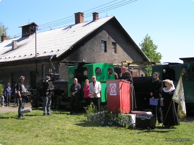 Fotografie Nakonec se slova ujal otec Šebestián, který lokomotivě i přítomným požehnal.