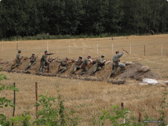 Fotografie Vojáci ruské armády v&nbsp;zákopech se zdají být ve výhodě.