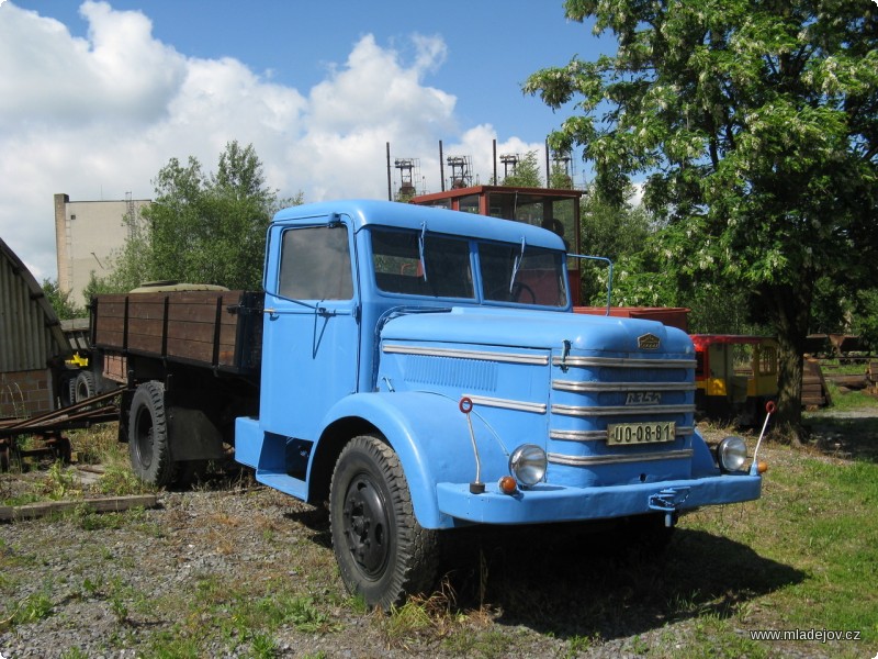 Fotografie Maďarský nákladní automobil Csepel.
