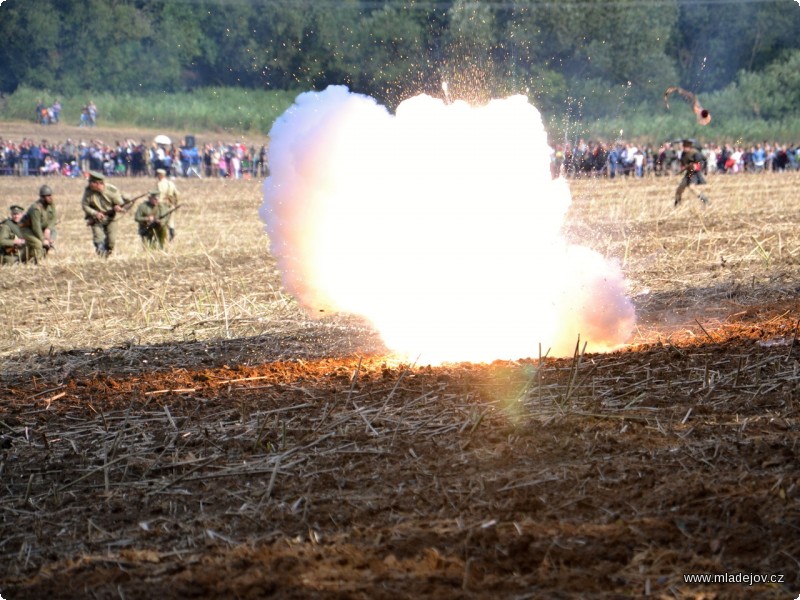 Fotografie Rakousko-uherské velení si to uvědomuje a tak povolává na pomoc dělostřelectvo…