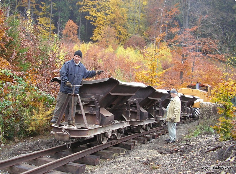 Fotografie Další na řadě je zaštěrkování hřebečského úseku po letní brigádě.