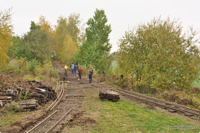 Fotografie Bylo nutno snést i část přilehlého kolejiště.