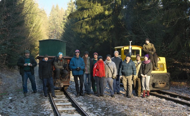Fotografie Společná fotka všech účastníků jízdy vznikla na Nové Vsi díky ochotné turistce. Děkujeme.