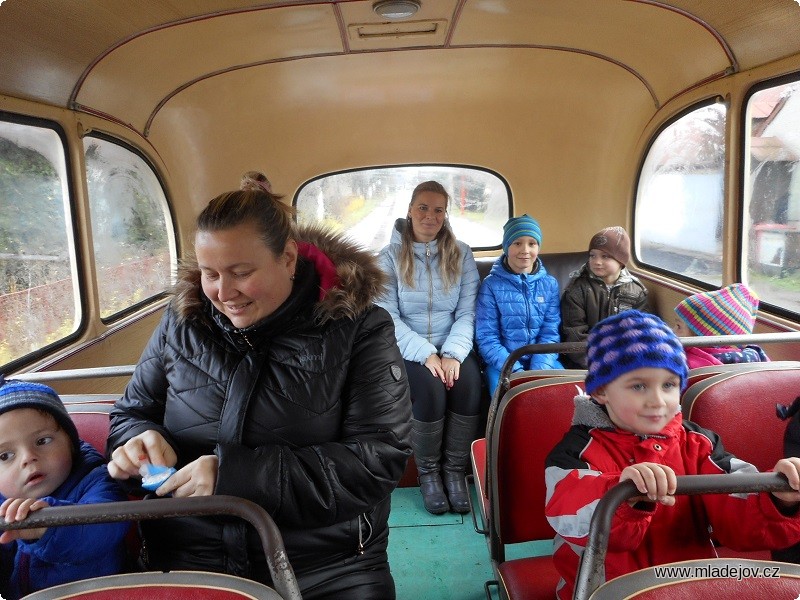 Fotografie A opět hurá do útulného autobusu.
