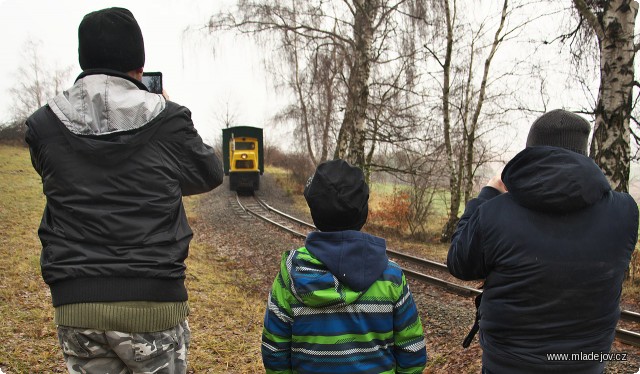 Fotografie Fotozastávka vylákala z&nbsp;vlaku i návštěvníky a vzniká pár pěkných fotek.
