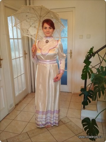 Fotografie Vycházkové šaty, velikost 36 až 44, výška 160 až 165 cm, zadní šněrování
