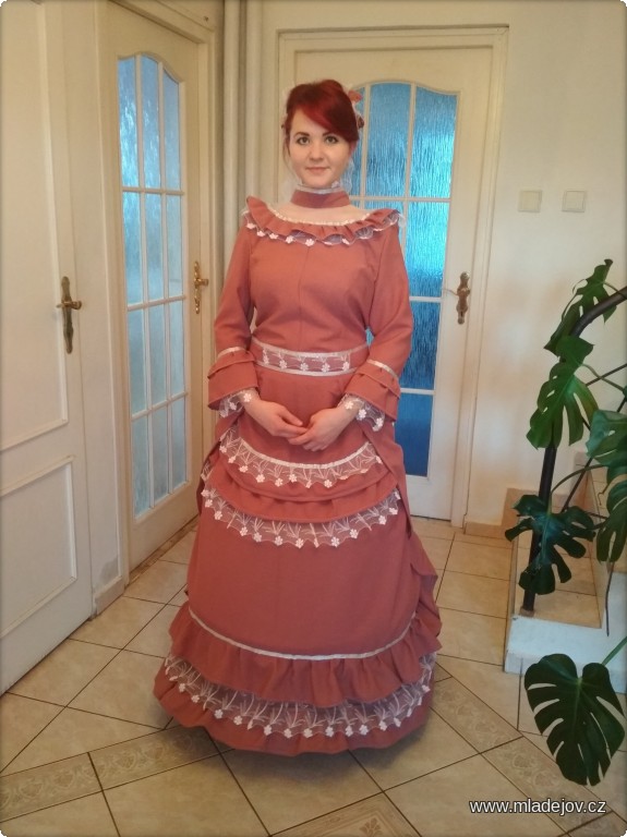 Fotografie Růžová Sisi, velikost 36 až 44, výška 160 až 165 cm, zadní šněrování
