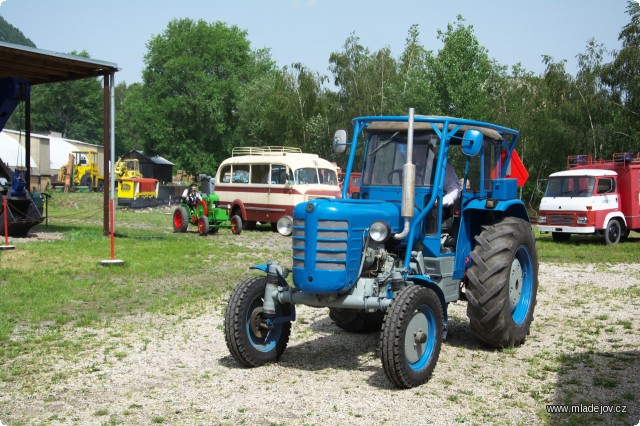 Fotografie Tradiční účastník - Zetor 4011 Major ze 60. let.