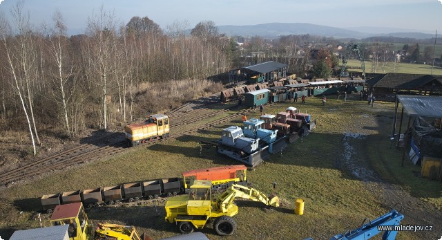 Fotografie K novoročnímu obědu nám připravil dirigující výpravčí čočku s&nbsp;klobásou. Hned po něm jsme se za zvuku licenčního MANu pustili do sestavování vlaku.