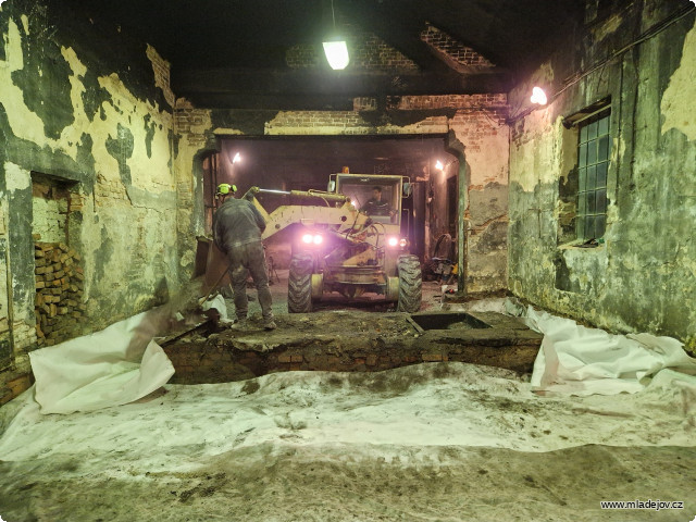 Fotografie Kam nedosáhne dumper, dosáhne náš domácí UN53.