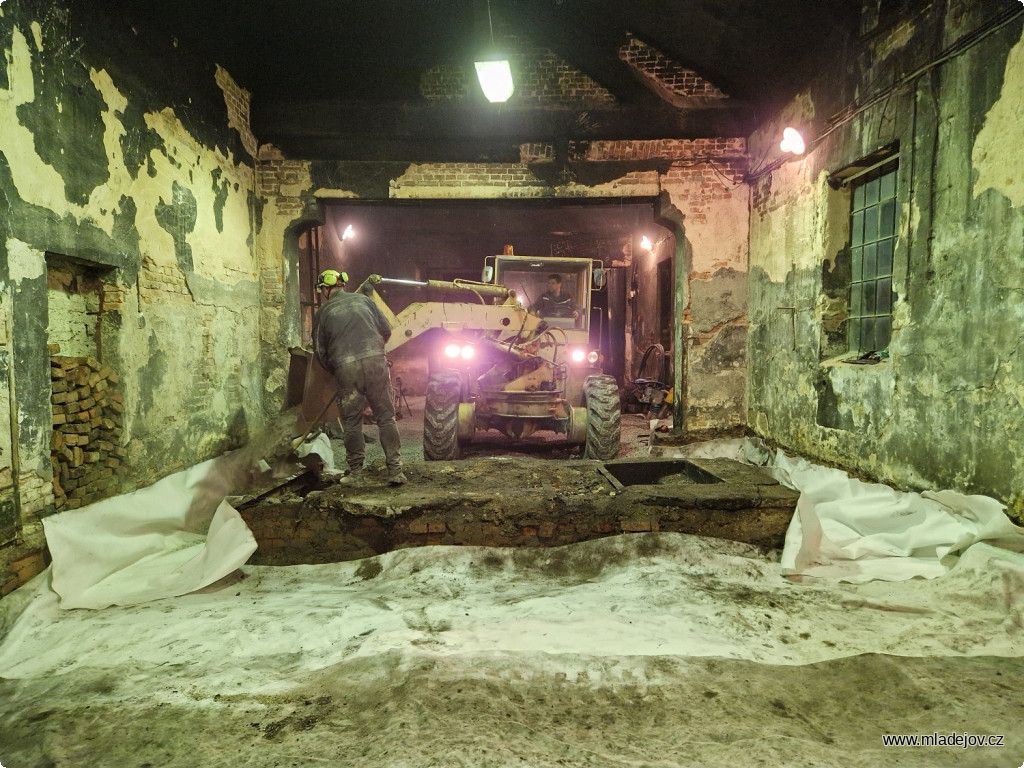 Fotografie Kam nedosáhne dumper, dosáhne náš domácí UN53.