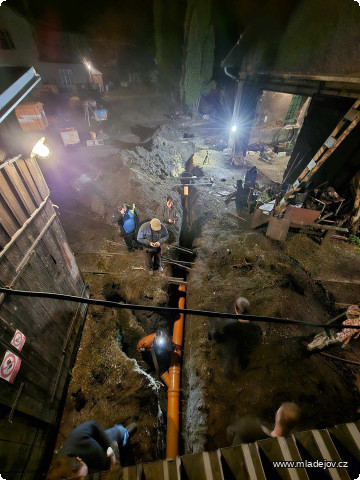 Fotografie Dny jsou nějaké krátké, proto opět pracujeme i za tmy.