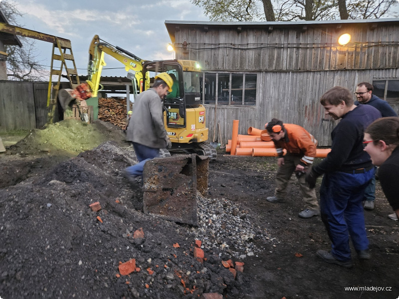 Fotografie Něco většího a plného popela.