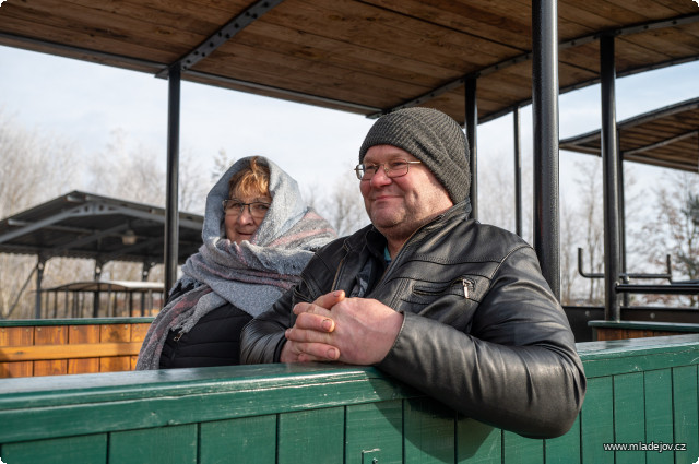 Fotografie I Tomáš, po většinu roku zavřený v&nbsp;dílně Průmyslového muzea, neodolal a vyčkává na odjezd vlaku.