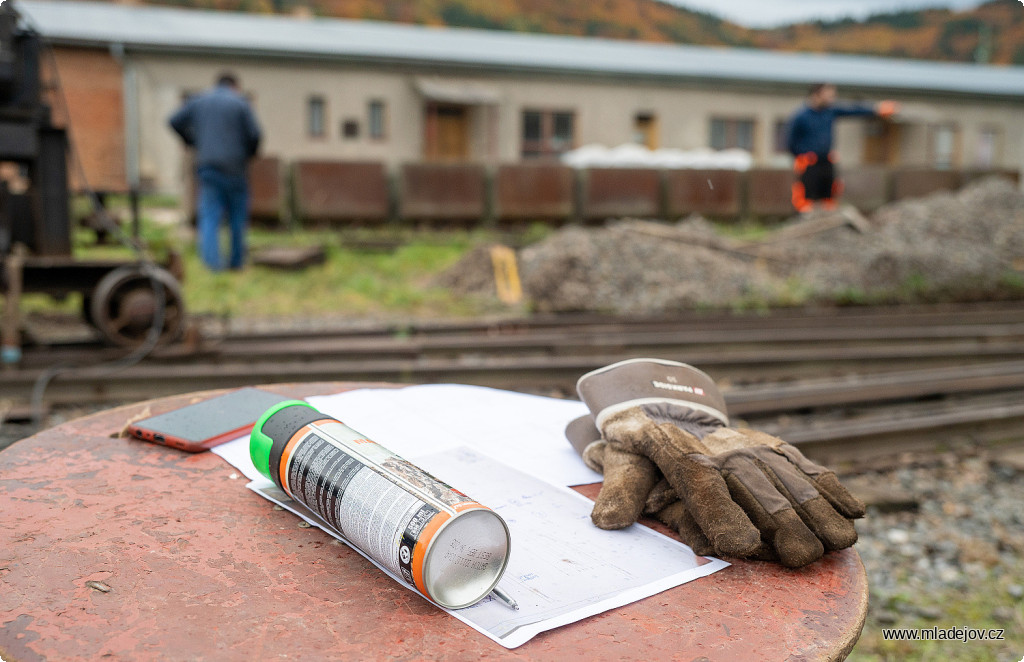 Fotografie Obrázky, čáry, složité výpočty jsou součástí polní geodetické kanceláře.