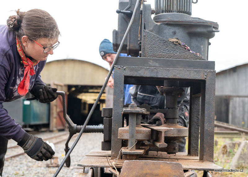 Fotografie Kolejiště se dočká větších úprav směrové i výškové polohy kolejí, samozřejmě přijde ke slovu i ohýbačka.