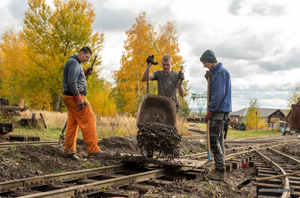 Fotografie Tento vytříděný štěrk poslouží k&nbsp;základnímu výškovému srovnání.