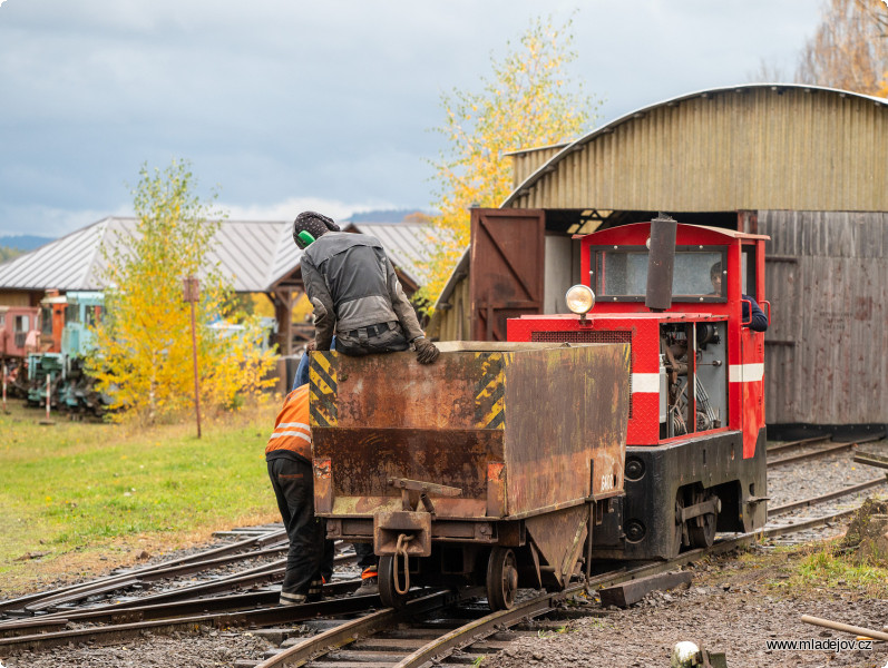 Fotografie Nakonec poslední den brigády vyjel jeden do ostrého provozu a možná po více než třinácti letech začal opět sloužit svému původnímu účelu.