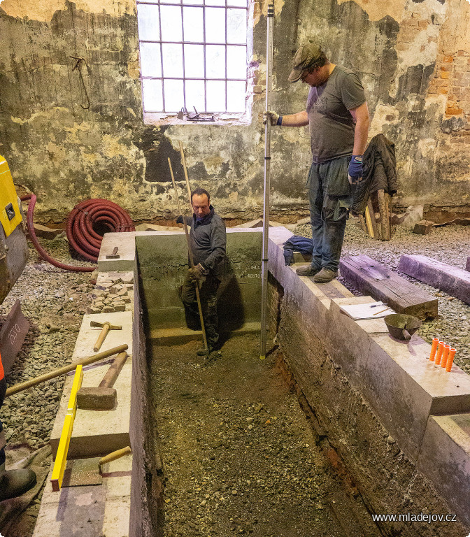 Fotografie Ladíme ještě výšku podkladu.