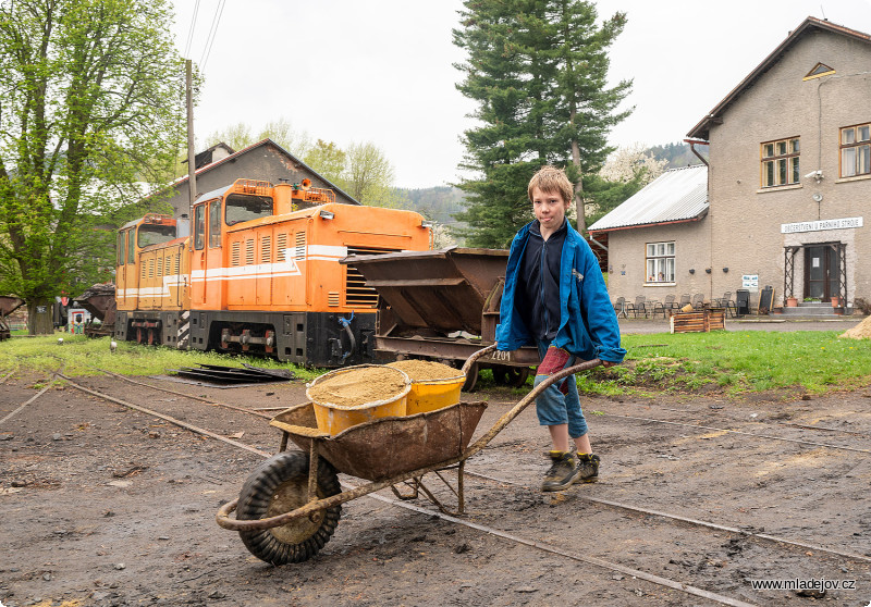 Fotografie Šíma kmital s&nbsp;pískem jak o&nbsp;závod.