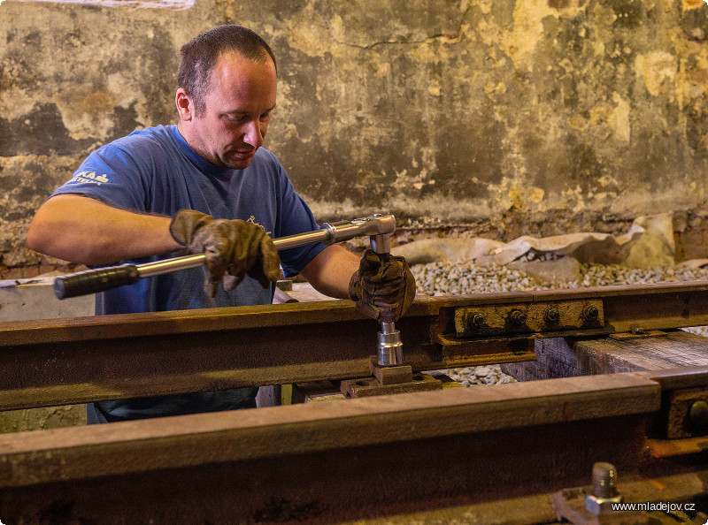 Fotografie A teď to ještě utáhnout svěrky a máme hotovo.
