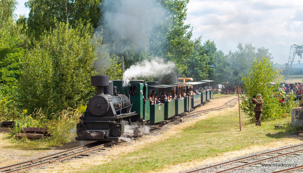 Fotografie Po celý den byla v&nbsp;provozu parní úzkorozchodná dráha podle zvláštního jízdního řádu.