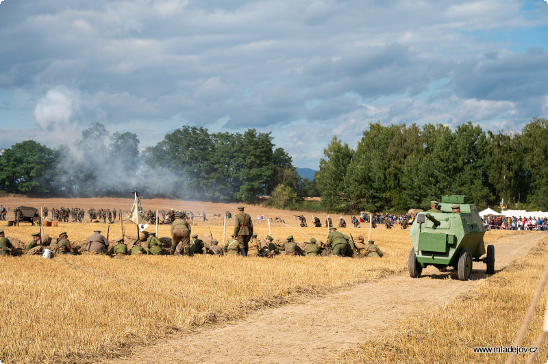 Fotografie Bojů roku 1917 se účastnila i obrněná vozidla.
