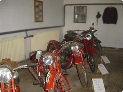 Sbírka motocyklů v expozici silniční techniky