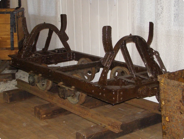 Nýtovaný rám historické kiplory