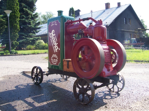 Stabilní motor Slavia (benzín, 3 koně)